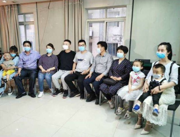 许敏|田静弟弟连夜开车赶路，累出黑眼圈，网友：为蹭热度，再累也值得