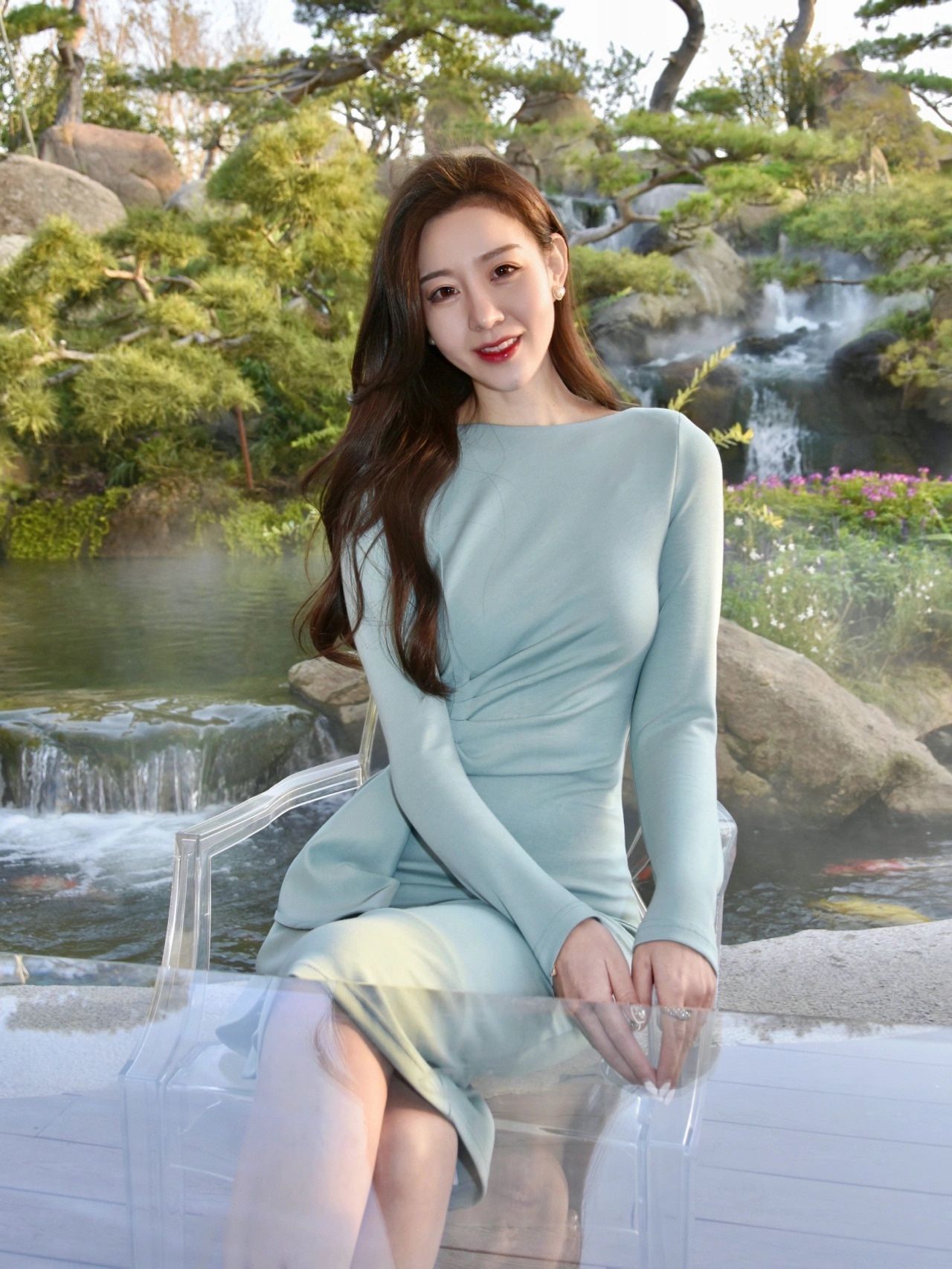 穿衣搭配|职场穿搭丨别致淡雅蓝飘带裙，完美呈现了什么叫做女性该有的优雅