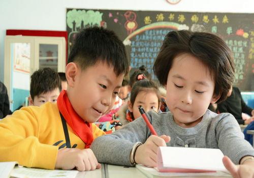 孕妈酱|女儿被欺负,宝妈在群里“放狠话”怼家长:比教孩子还手更有效