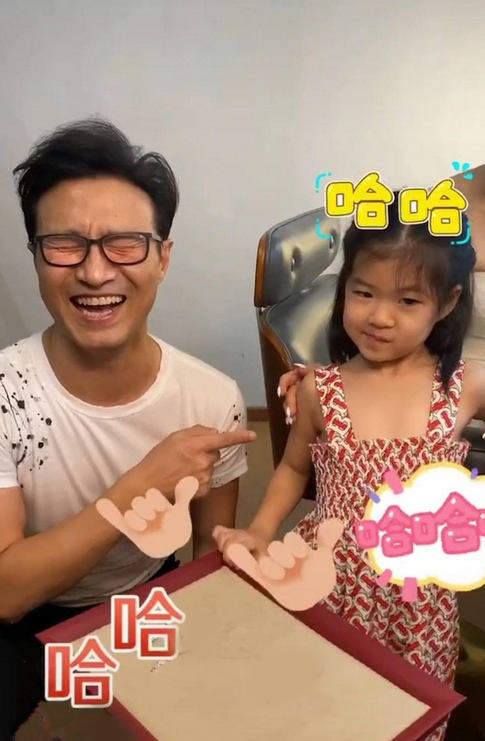 潮流新风|章子怡女儿越长越美,穿2400吊带裙精致似公主,脸像爸气质却像妈