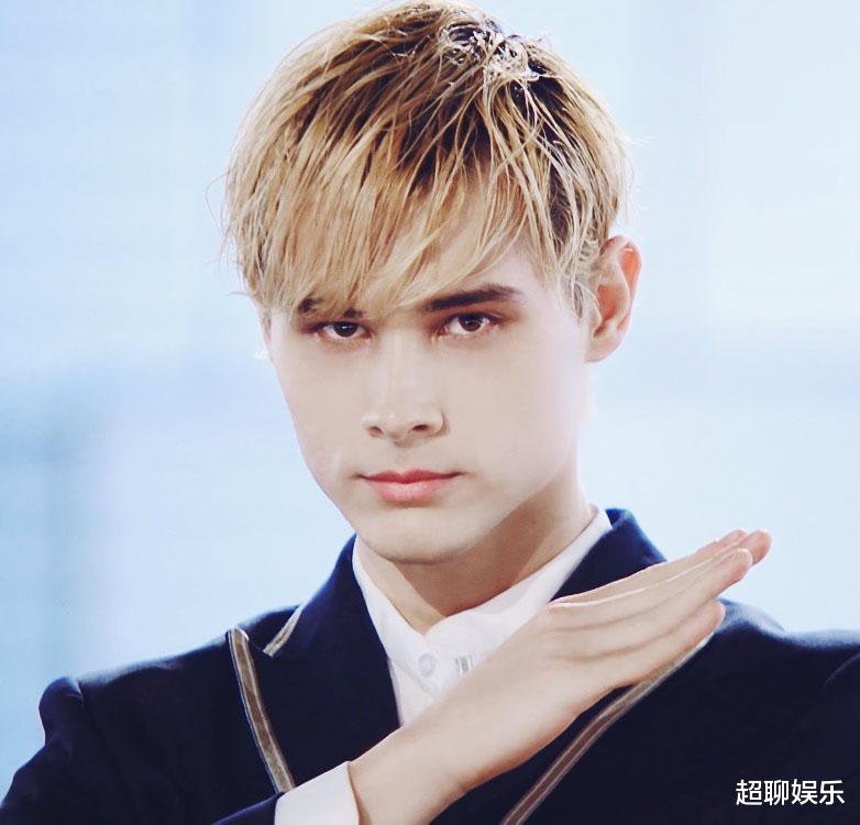 利路修|创造营：刘宇蓝发眼镜杀，利路修换发型成颜值担当，不想逃跑了？