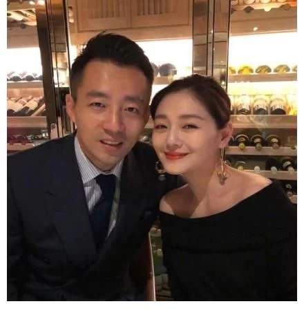 二胎|比大S和汪小菲更离谱，离婚之战撕到一半，转身生二胎？