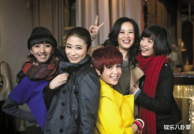 靳东|她因吻戏遭丈夫抛弃，二婚嫁靳东被宠成公主，如今44岁美成这样