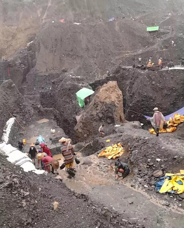 翡翠|这位翡翠大亨,下葬用的棺材罩竟然是翡翠手镯扎成的