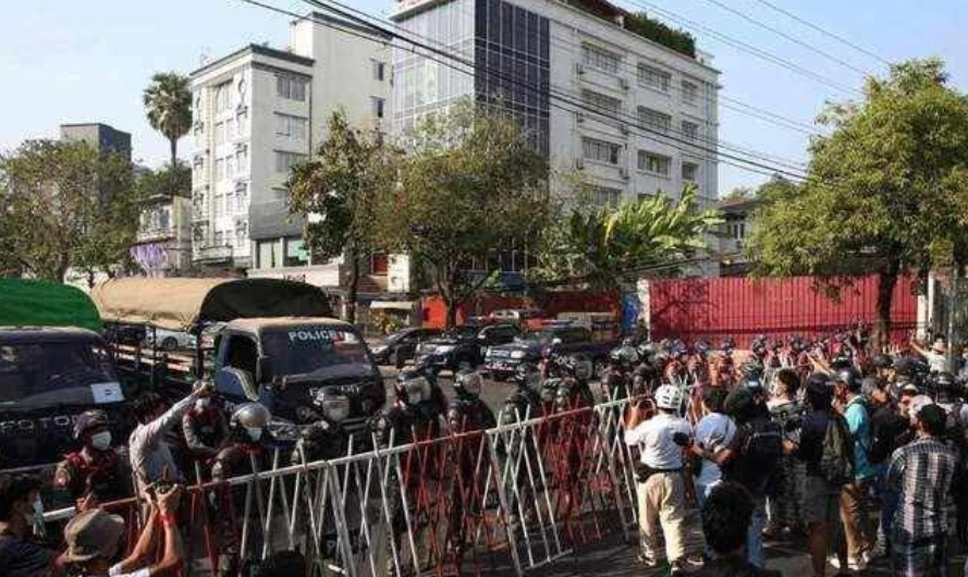 緬甸國務資政受審民眾沸騰，軍方受迫給出重磅承諾，中方火速發聲-圖2