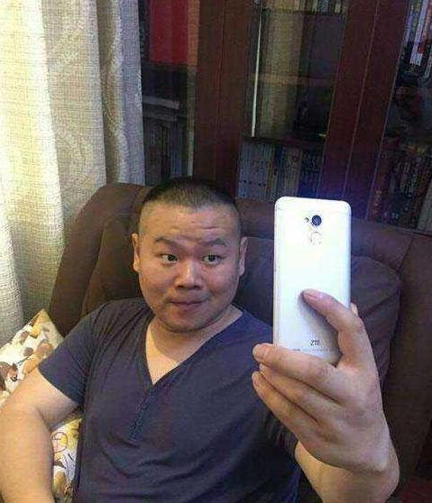 岳云鹏|岳云鹏现实中的家：从小家庭就很贫苦，如今家里还保留烧柴的灶头