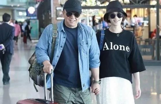 李小冉|演员李小冉，40岁苦尽甘来，5个亿随便花，被丈夫宠成宝