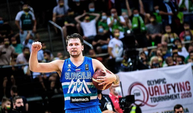 小喵姐|狂轰3双+率队创历史，三大联赛通杀，老詹，你的迷弟正在超越你