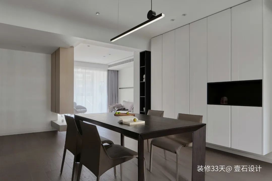 装修设计：129平现代简约素色调三室两卫