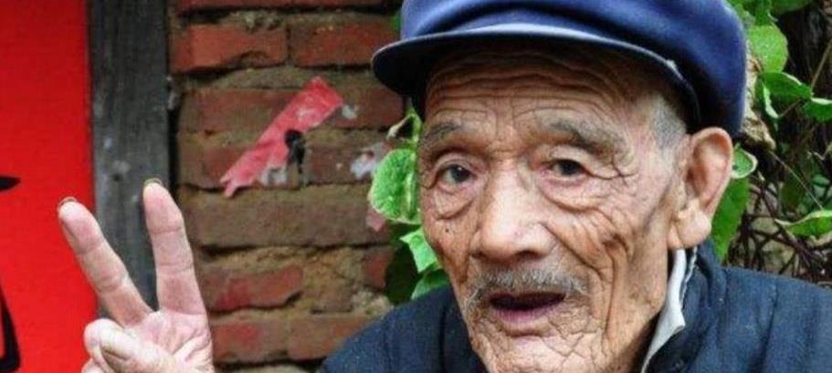 疾病|为何老人身上会有一股味?建议:50岁后远离3个习惯,老了或没味