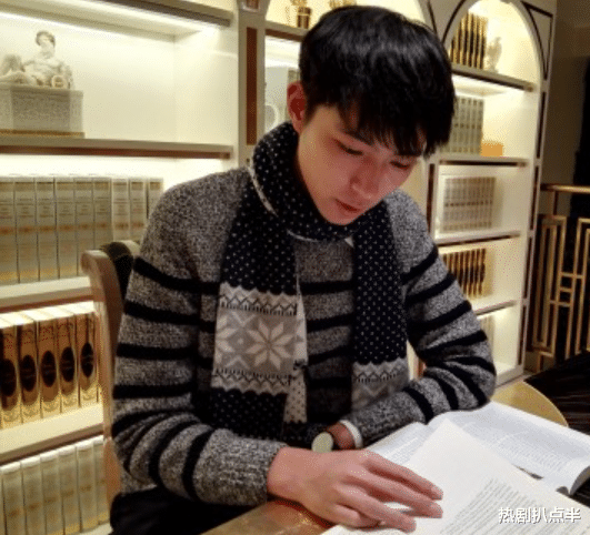 左溢|伤仲永！8岁横空出世的天才偶像，如今变成一米九的“傻大个”