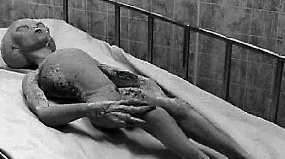 UFO 从古至今有多人目睹UFO，形态各异速度极快，外星生物真存在吗？