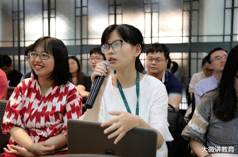 大学生|为什么研究生都想要当辅导员，工资单说明原因，是羡慕的味道