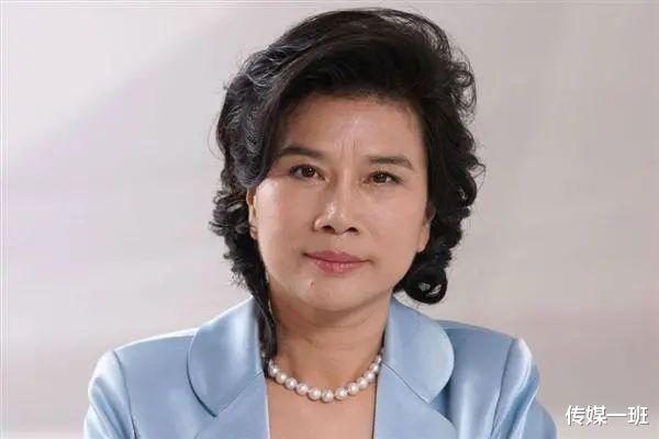 董明珠|三十年没休过假的董明珠，用22年做到董事长，与雷军豪赌10亿
