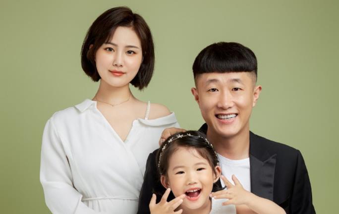 琳妹儿说|胡闹直播出现“穿帮镜头”，与师傅张二嫂炒作被坐实，粉丝：尴尬