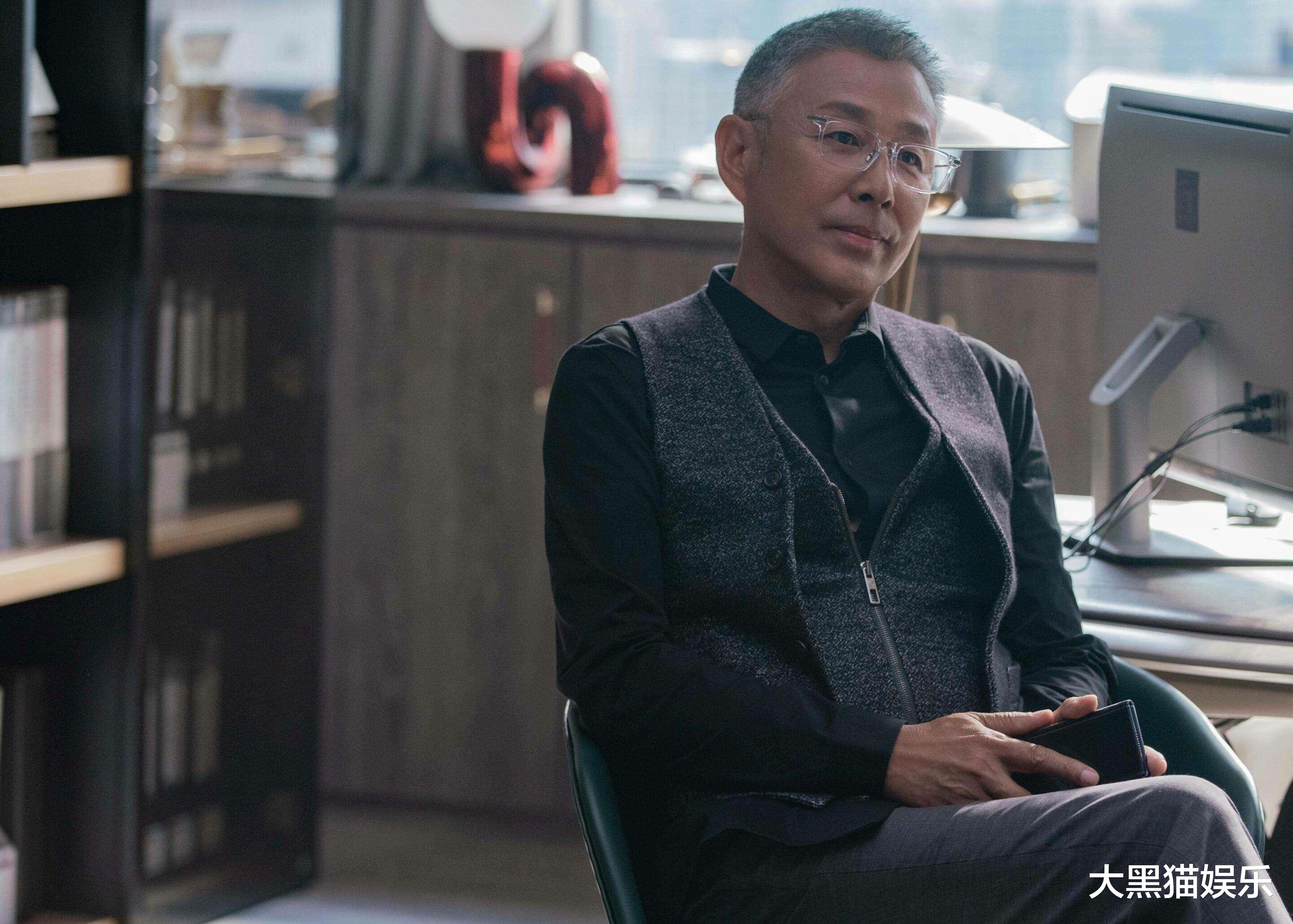 街拍|老戏骨陈道明：娶\中国第一女主播\38年无绯闻，今一家幸福