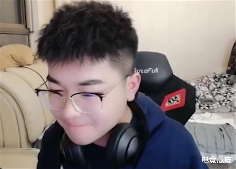 |腐团儿为减肥去健身，晒自拍肚兜当运动衣穿？同为吸睛ANBK才叫绝