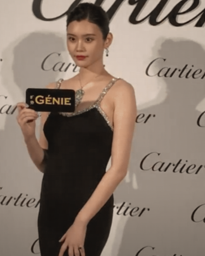 奚梦瑶|奚梦瑶二胎孕肚保护到位，上围发育略显臃肿，灵气不再显笨拙！