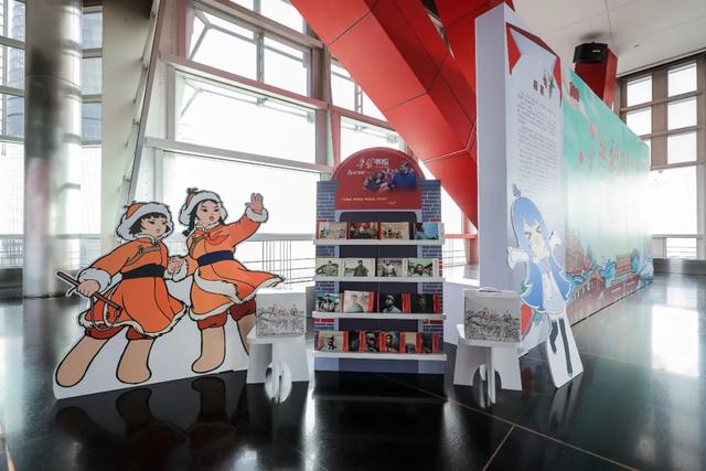 浦东发布 抬头看画中历史,远眺看今日上海,金茂大厦这个活动你参加了吗?