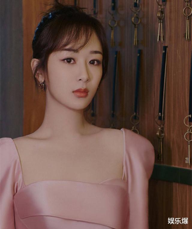 杨紫|杨紫《猎毒》路透照来了！个性造型引热议，终于不是短发了