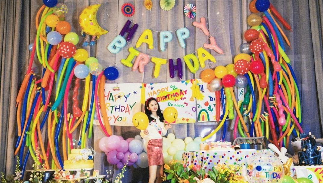 郭晶晶|34岁赵丽颖庆生照曝光，宴会布置隆重很用心，同事李冰冰发文表白