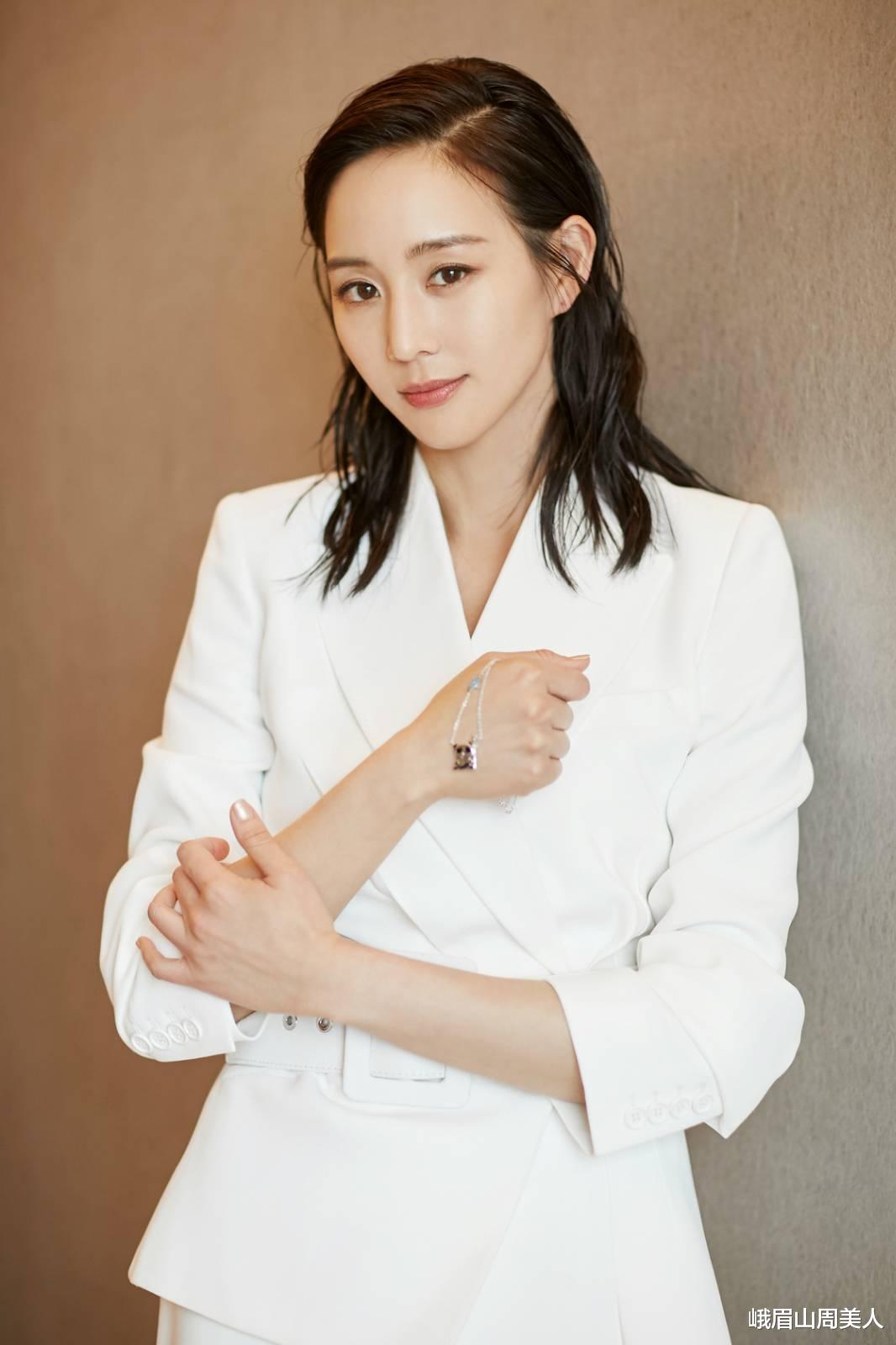 峨眉山周美人|女人过了45岁，建议少戴这4种“首饰”，显廉价不说还没气质