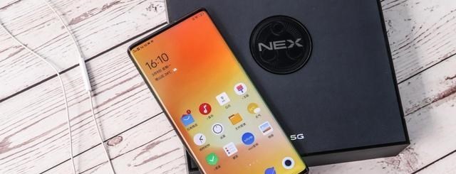 星叨叨 vivo首款4nm旗舰曝光，150倍变焦+屏下相机，18+1TB卖6999贵吗？