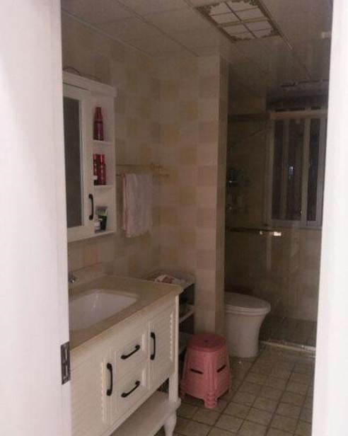 |参观朋友新家，一进门就被地砖雷倒：审美够奇葩