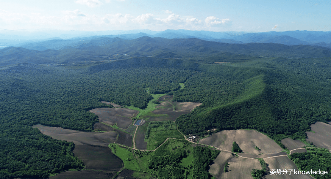 陨石坑 4.9万年前，直径100米陨石撞击在我国，灭绝了数十公里内的生物