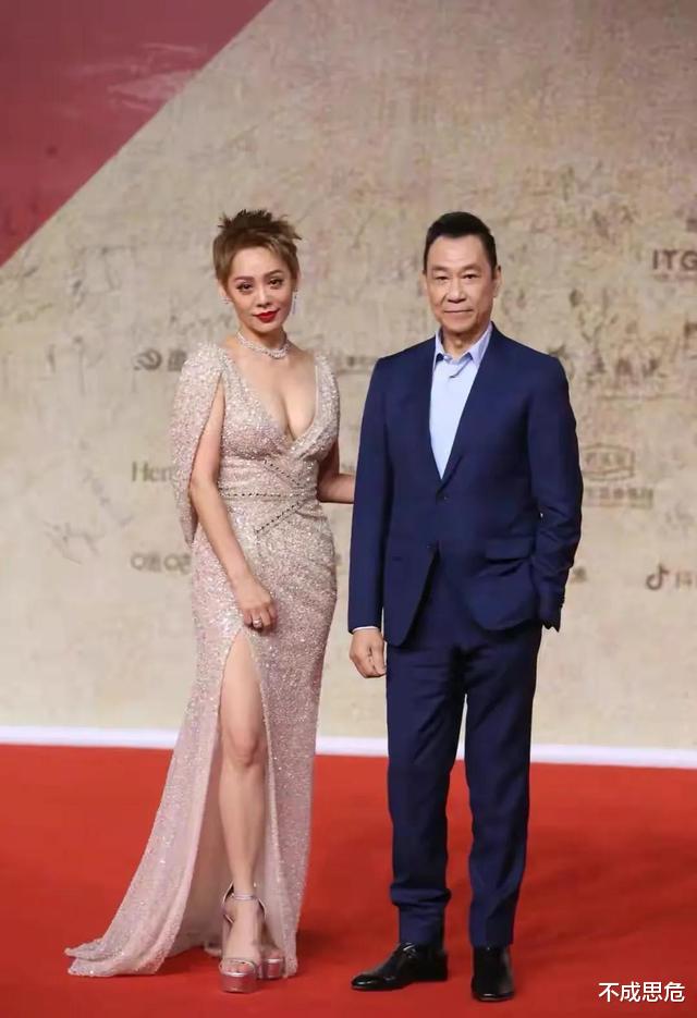 宁静|金鸡红毯精彩瞬间：宁静省布料，女星挺孕肚上场，朱亚文光头亮了