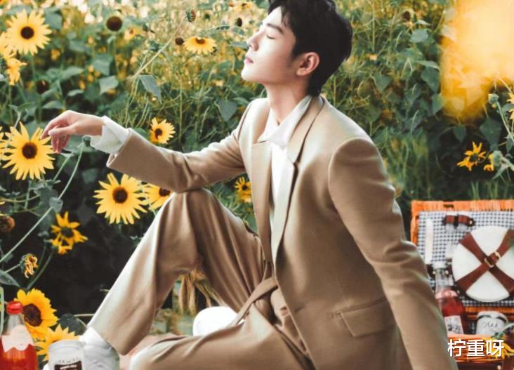 肖战|肖战自带体香?同台嘉宾回忆与肖战同框,称对方长得帅还很温柔