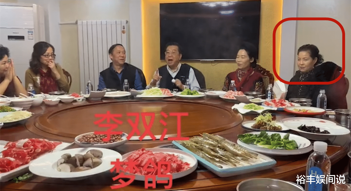 李双江|李双江携梦鸽参加聚会!现场高歌气场不足,妻子全程冷漠不在状态