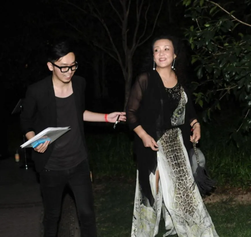 张兰|大S离婚传闻再升级，汪小菲妈妈直播曝内幕：这个女人，不简单！