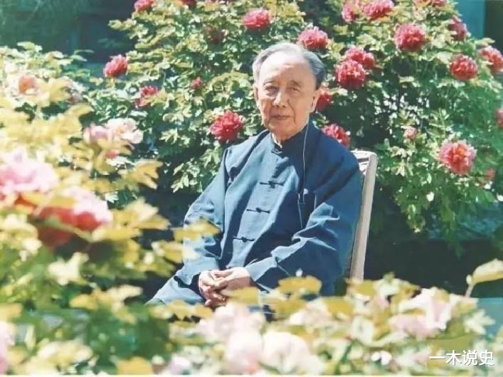 郭沫若|郭沫若用4字骂鲁迅,鲁迅加1字回怼,却完美诠释郭沫若的一生