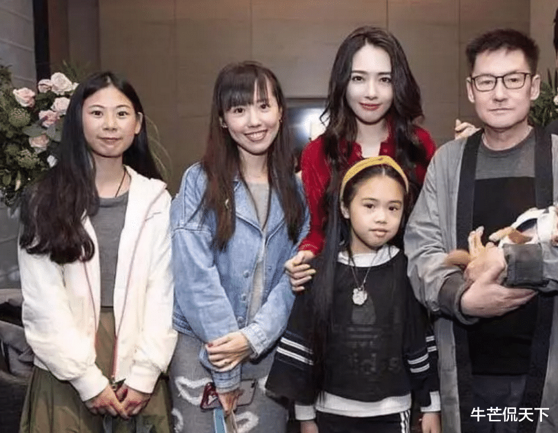 张艺兴|邱淑贞最美女儿这是整容了？脸突然僵成蜡像