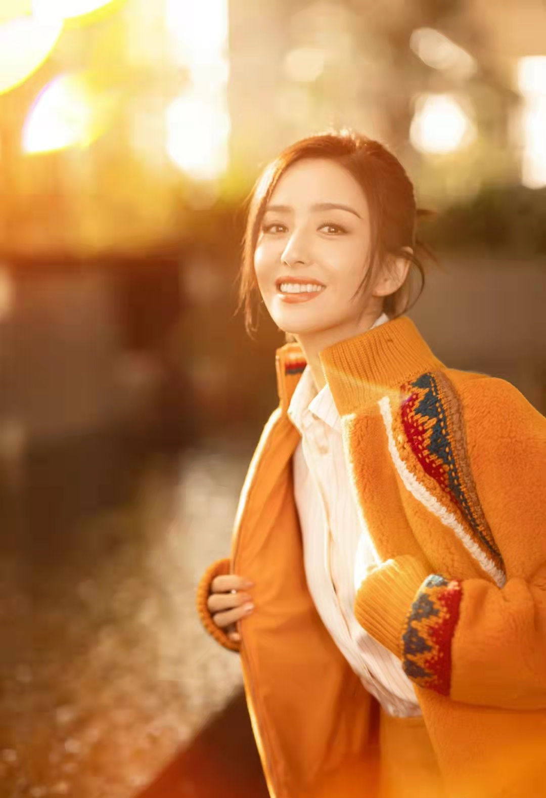 刘亦菲|佟丽娅针织毛衣配半身裙，冬天这么穿，温暖时髦还显瘦