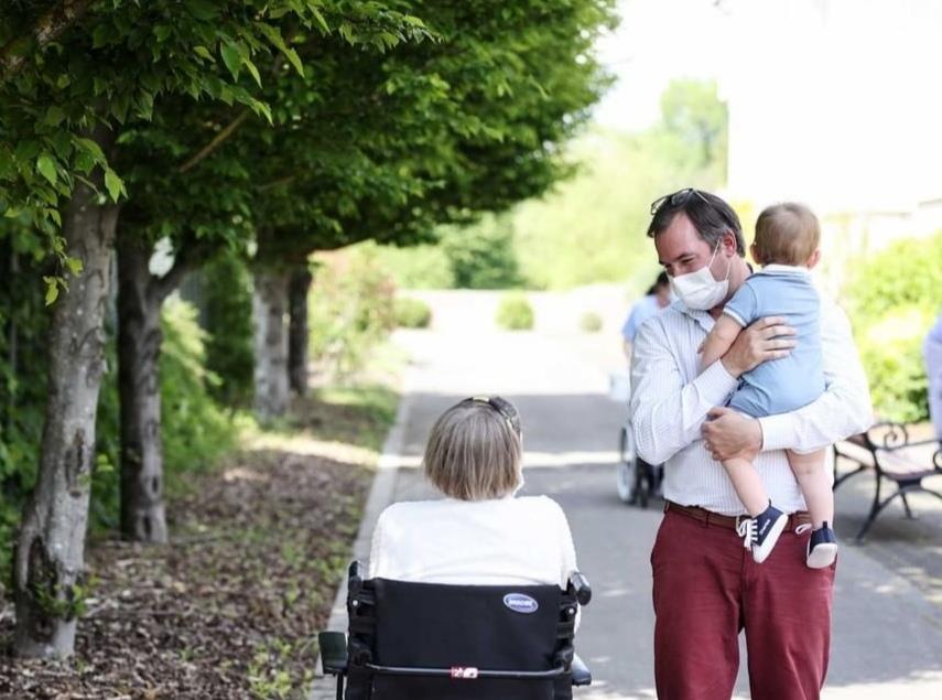 当年的明月|夏尔王子的养老院之旅第三弹，小家伙技能越来越多，都会打招呼了