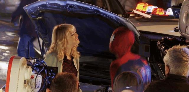 蜘蛛侠|绝，加菲和托比·马奎尔一起溜去影院看的蜘蛛侠，愣是没人发现！