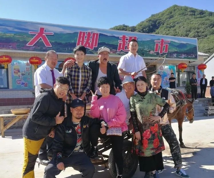 谢广坤|“谢飞机”长大了，1米7身高搭档谢广坤，网友：多年爷孙变父子