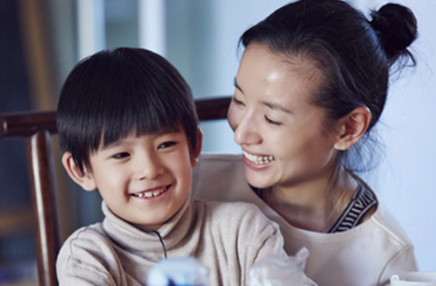 家产|董洁新剧婚纱造型曝光！被男演员搂抱一脸娇羞，网友评论太难听