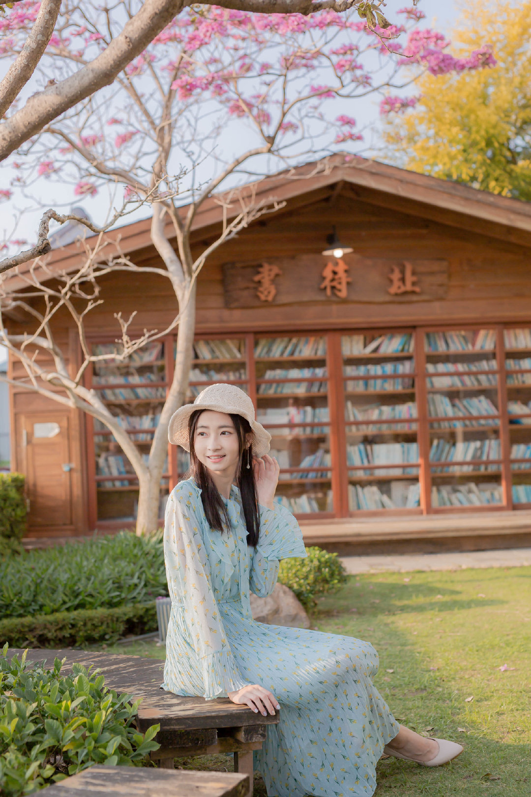 小范儿说穿搭|夏天入手一件碎花裙，感觉整个夏天都温柔起来了