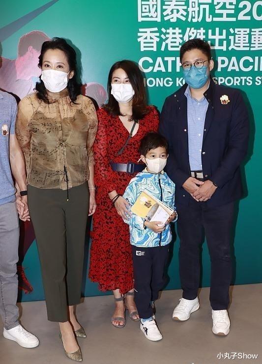 朱玲玲|郭晶晶婆婆朱玲玲真放得开，性感透视装秀身材，63岁依旧风韵犹存