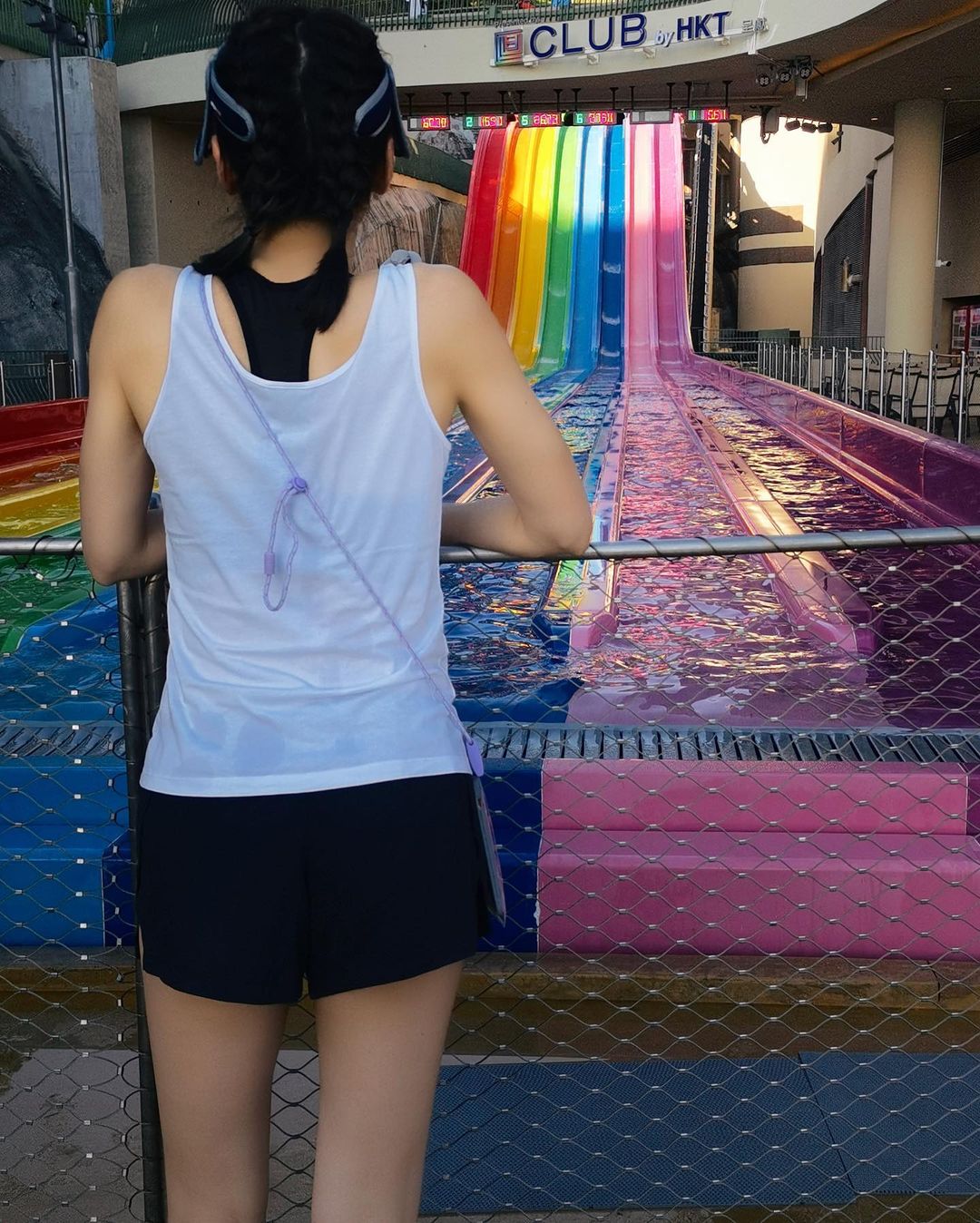 黎姿|黎姿带3个女儿做善事,为独居长者送中秋礼物,人美心善超暖心