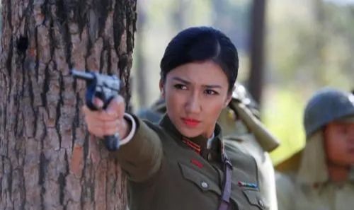 杨凯迪|没被徐峥捧红的她，却被黄渤“10秒钟”带火，“好身材”完美展示