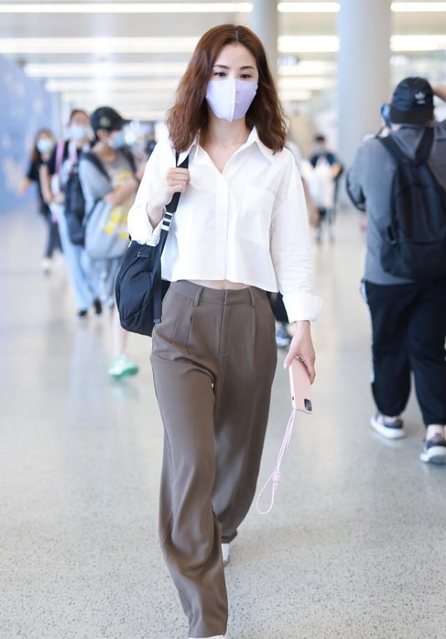 gai|阿Sa为秀身材太拼了，大冷天穿露脐装，看到马甲线被惊艳到