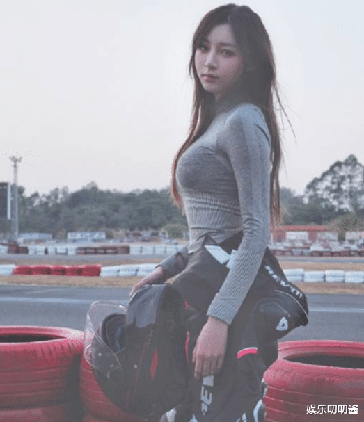当红女星|“机车女神”痞幼素颜曝光，脸胖肤黑似路人，网友：化妆改变命运