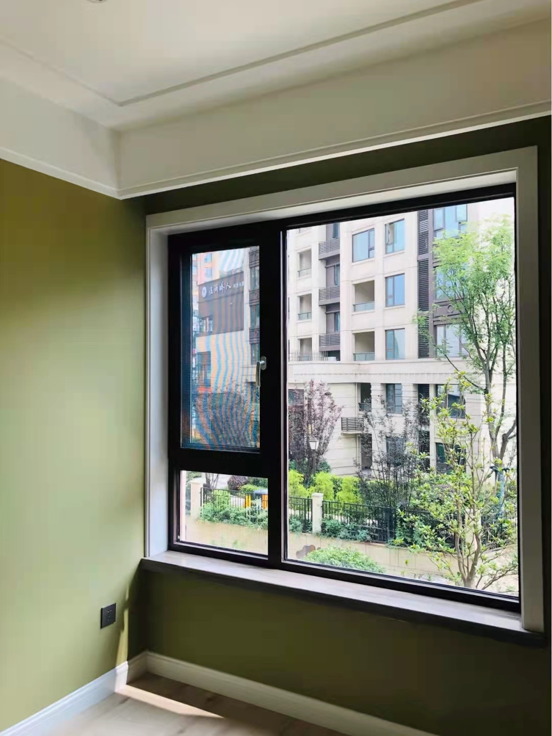 家里封窗平开和推拉如何选择?