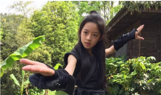 杨幂|她曾饰演过小楚乔，因为超高的颜值以及实力圈粉，被杨幂签下的她未来可期！