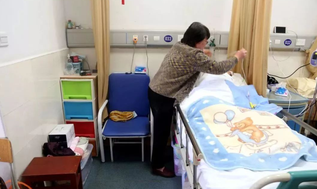 公西碧曼|26岁女子12天不排便,肚子似“怀孕”,医生:1个坏习惯害了她