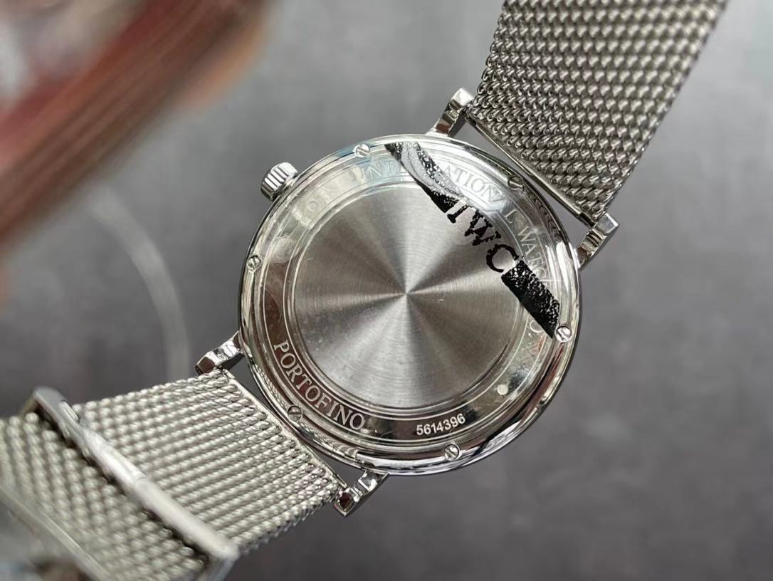 穿衣搭配|职场表颜值担当，五万左右王者，万国柏涛菲诺会被选择吗？